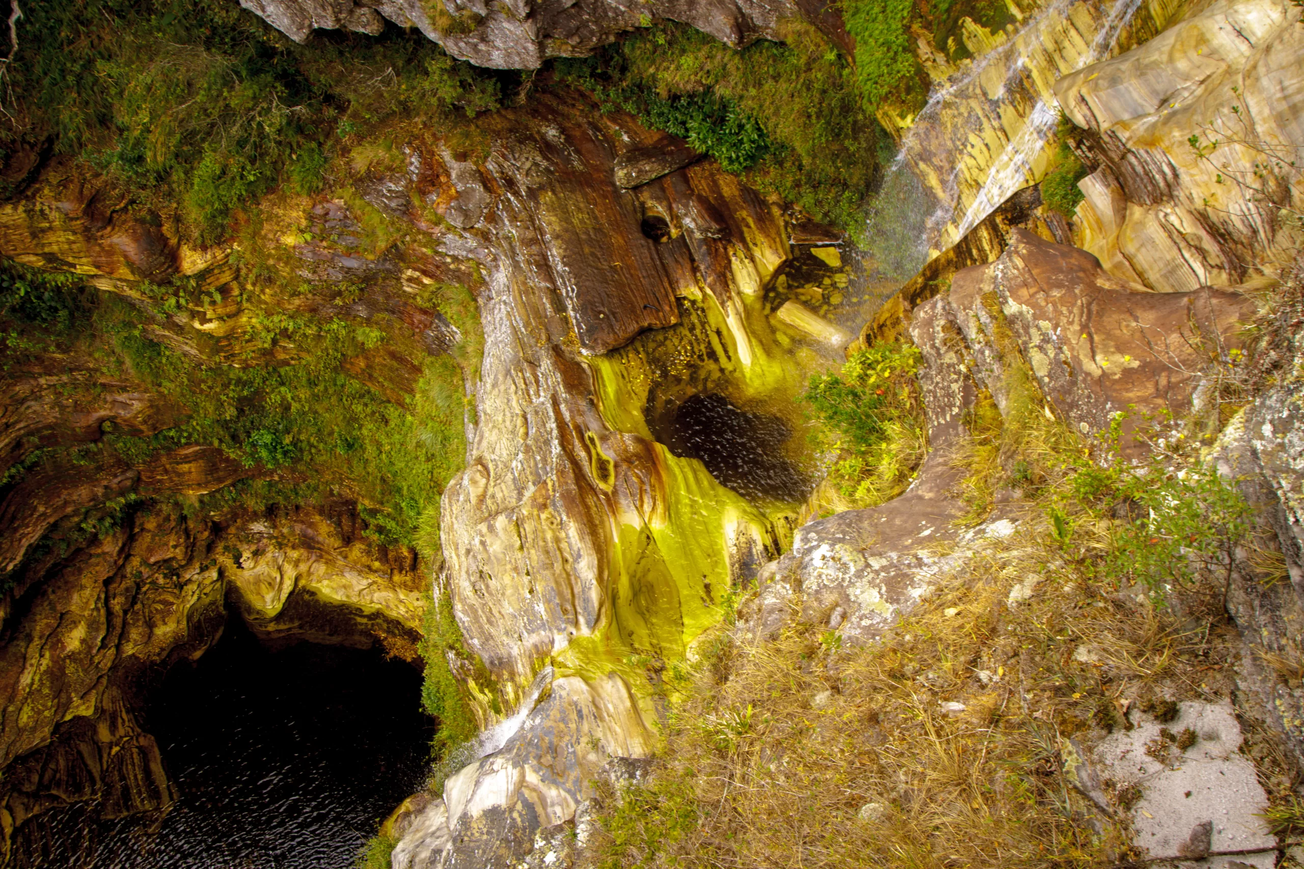 View from above the Window of Heaven waterfall, one of the main postcards of the Ibitipoca State Park. Minas Gerais, Brazil